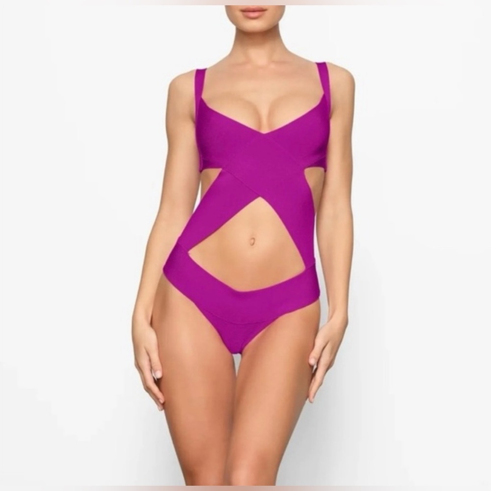 Skims Swim Monokini Size 4X